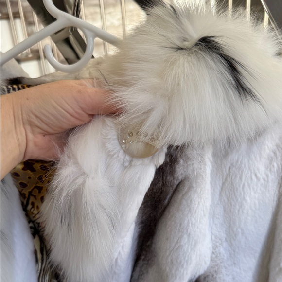 Elegant Real Fur Jacket - Picture 3 of 11